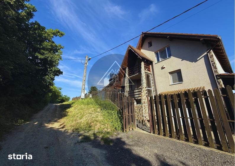 Casă cu 6 camere decomandat cu Teren 500 Mp în Central
