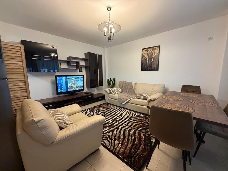 Apartament cu 2 camere decomandat în Splaiul Unirii