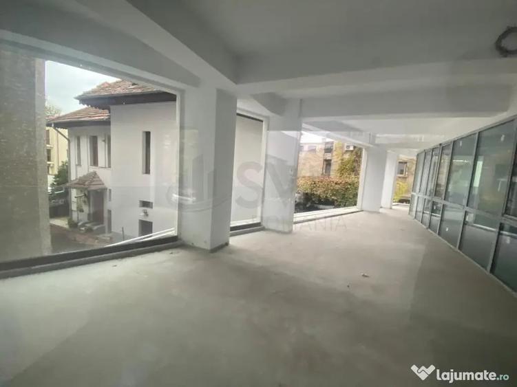 Casă cu 7 camere cu Teren 268 Mp în Dorobanți