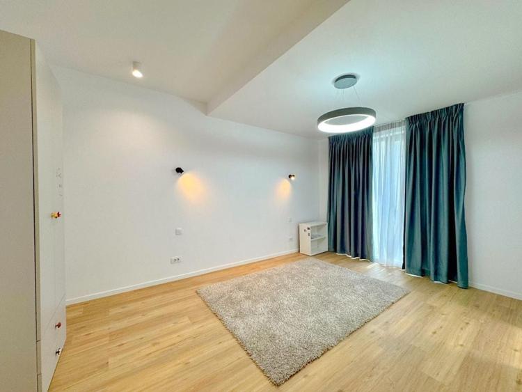 Apartament cu 4 camere decomandat, mobilat în Central
