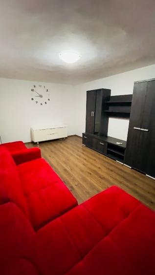 Apartament cu 3 camere decomandat, mobilat în Soarelui