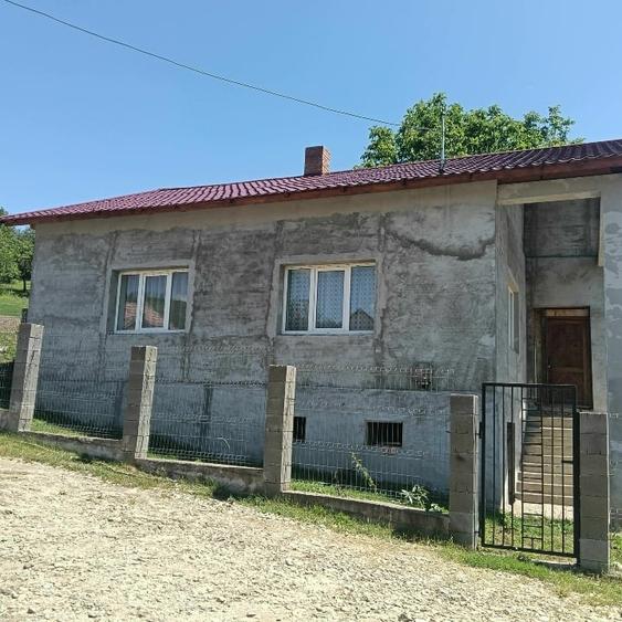 Casă individuală cu 2 camere cu Teren 500 Mp în Enciu