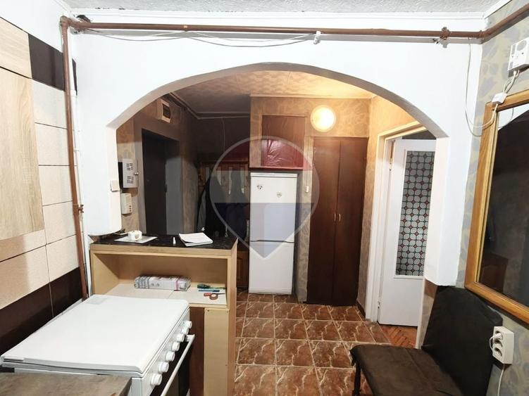 Apartament cu 2 camere semidecomandat, mobilat în Săsar