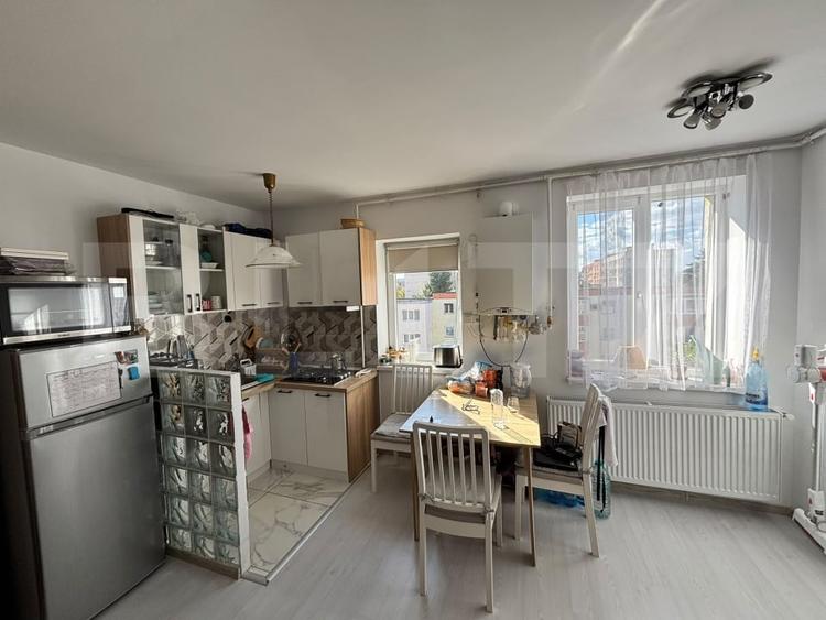 Apartament cu 2 camere decomandat, mobilat în Centrul Civic