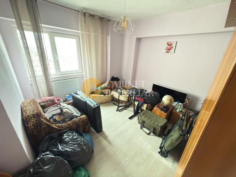 Apartament cu 4 camere decomandat, mobilat în Nicolina