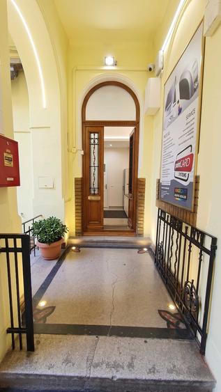 Apartament cu 3 camere semidecomandat în Ultracentral