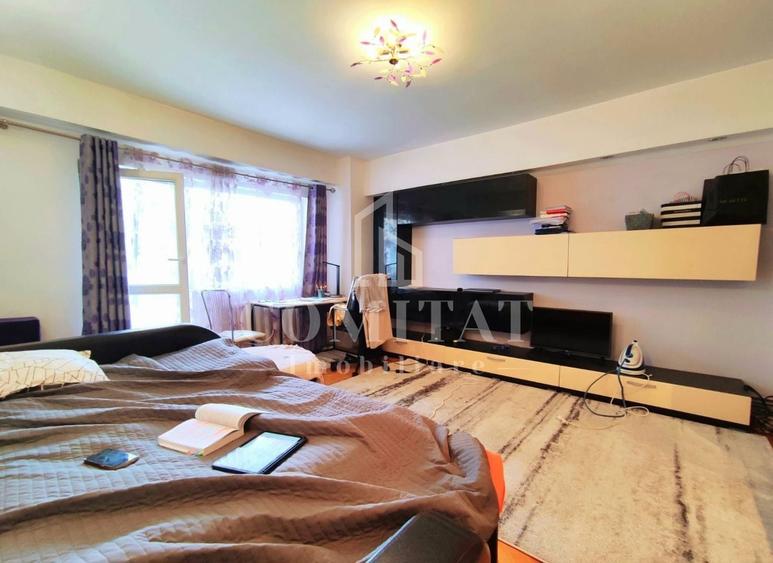 Apartament cu 3 camere decomandat, mobilat în Central