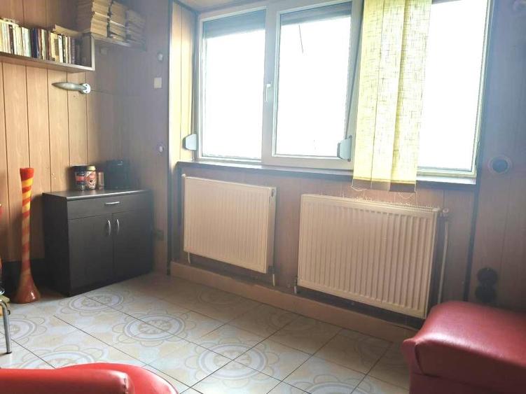 Apartament cu 4 camere decomandat în Viziru 3