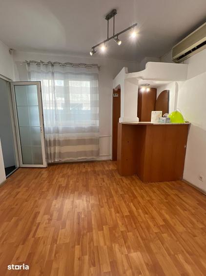 Casă cu 8 camere cu Teren 197 Mp în Iancului