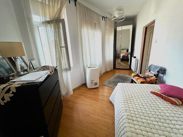 Casă cu 4 camere cu Canalizare în Banu Manta