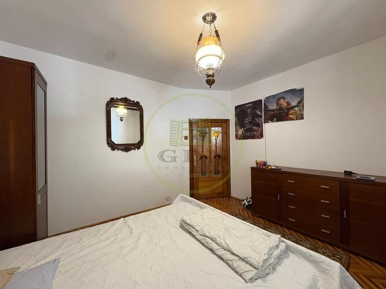 Casă individuală cu 5 camere cu Canalizare în Valea Rosie
