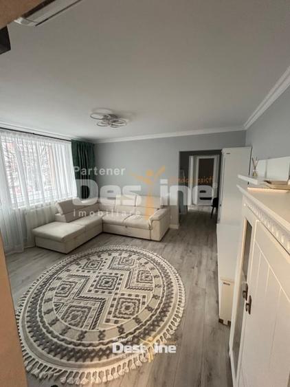 Apartament cu 3 camere semidecomandat în Central
