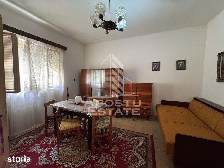 Casă cu 4 camere cu Teren 5000 Mp în Julița