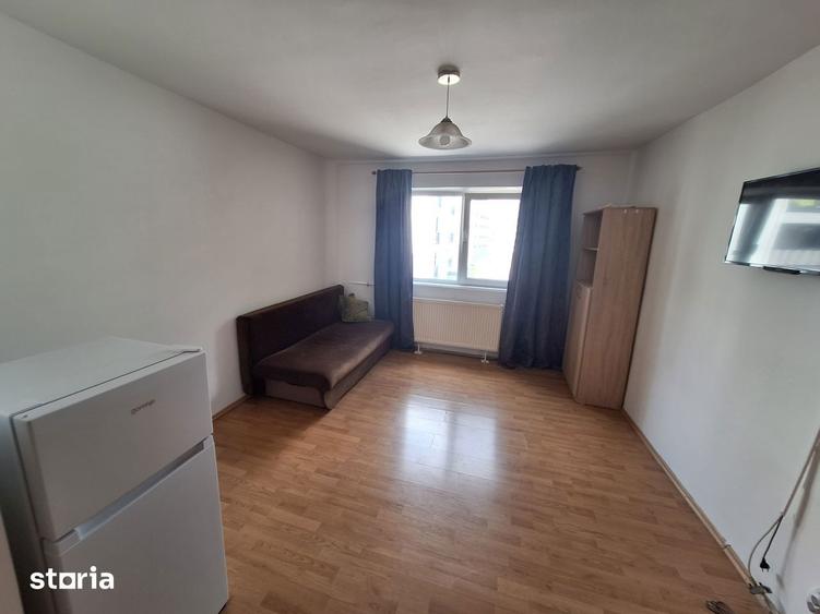 Garsonieră în Est