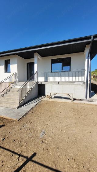 Casă cu 2 camere cu Teren 650 Mp în Chicerea