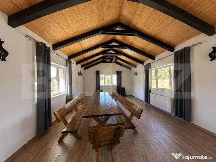 Casă cu 8 camere cu Teren 750 Mp în Tău