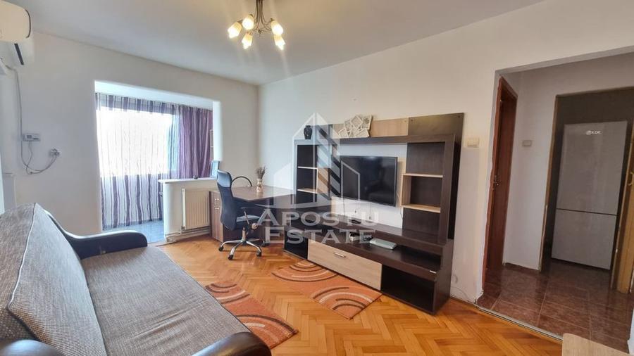 Apartament cu 3 camere semidecomandat în Dacia