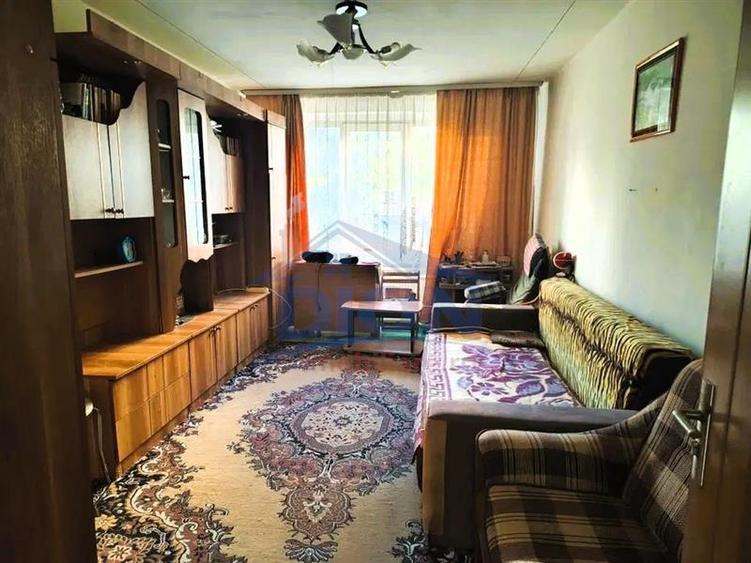 Apartament cu 3 camere semidecomandat, mobilat în Drumul Taberei
