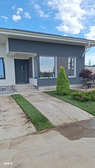 Casă cu 4 camere în Dimieni