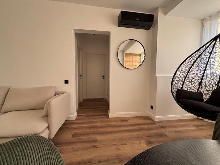 Apartament cu 3 camere semidecomandat în Floreasca