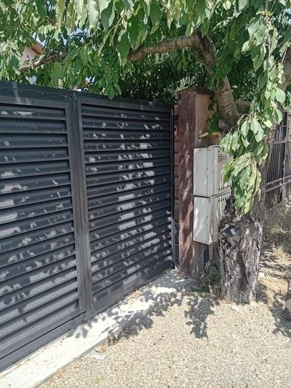 Casă cu 3 camere în Vânători