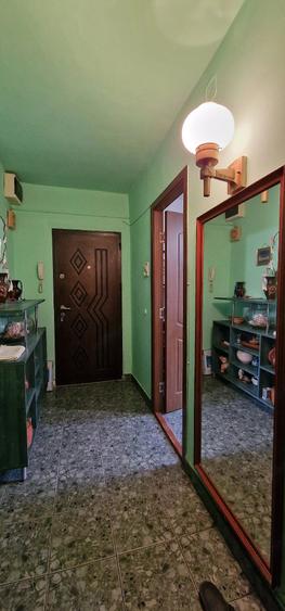 Apartament cu 4 camere decomandat în Mircea cel Bătrân