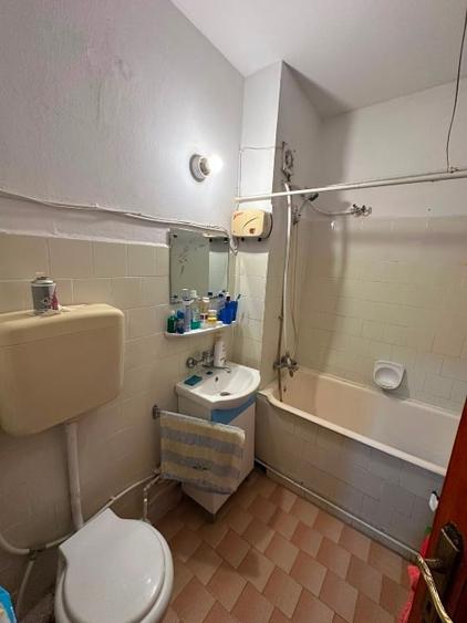 Apartament cu 3 camere decomandat, mobilat în Central