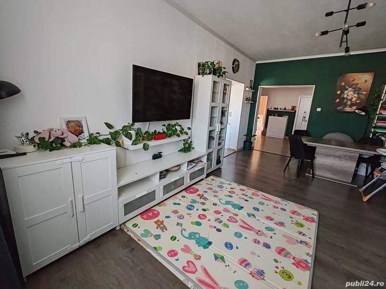 Apartament cu 3 camere nedecomandat în Ghiroda