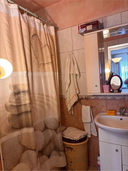 Apartament cu 2 camere decomandat în 1 Decembrie
