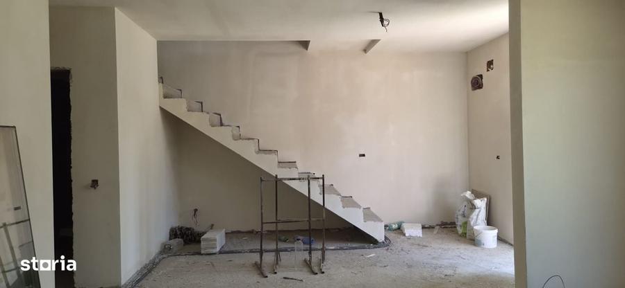 Casă cu 4 camere în Bascov