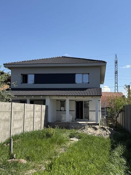 Casă cu 4 camere în Ghiroda