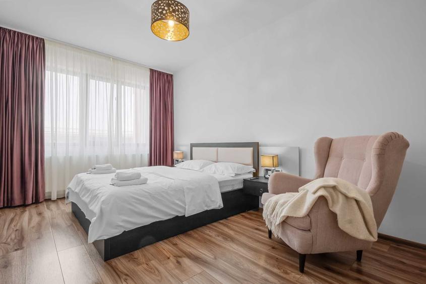 Apartament cu 4 camere decomandat în Central