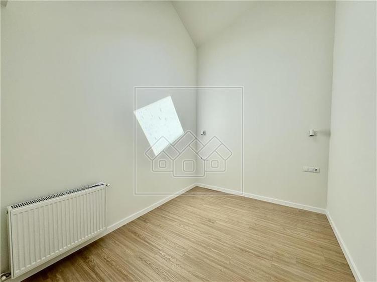 Penthouse cu 4 camere nedecomandat în Exterior Vest