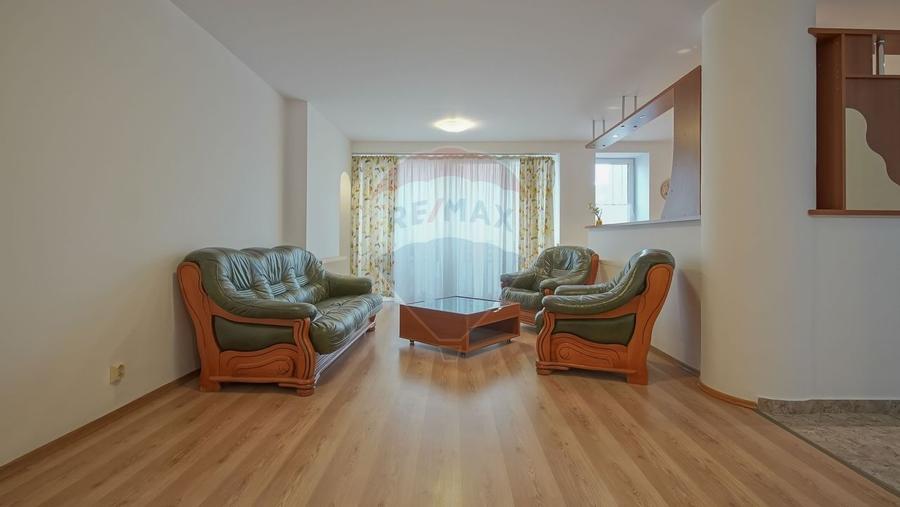 Apartament cu 3 camere decomandat, mobilat în 13 Decembrie