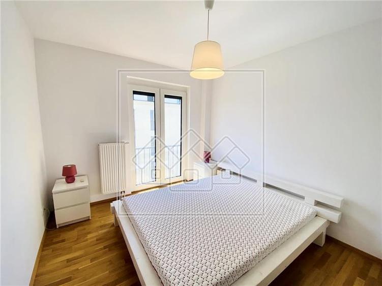 Apartament cu 3 camere semidecomandat în Aeroport