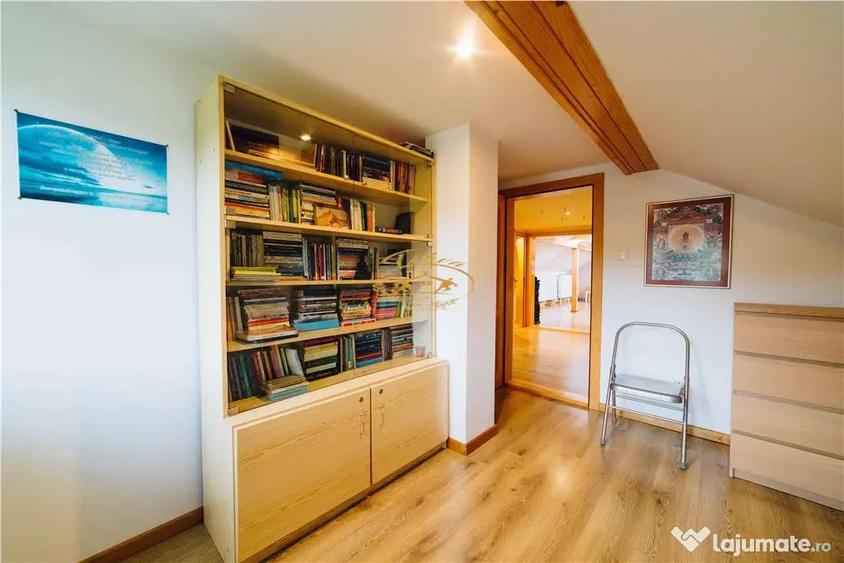 Casă cu 12 camere cu Teren 19841 Mp în Vale