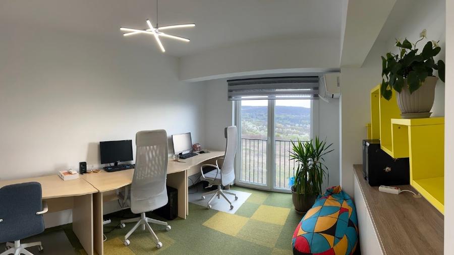 Birou, de 100 mp, în Europa