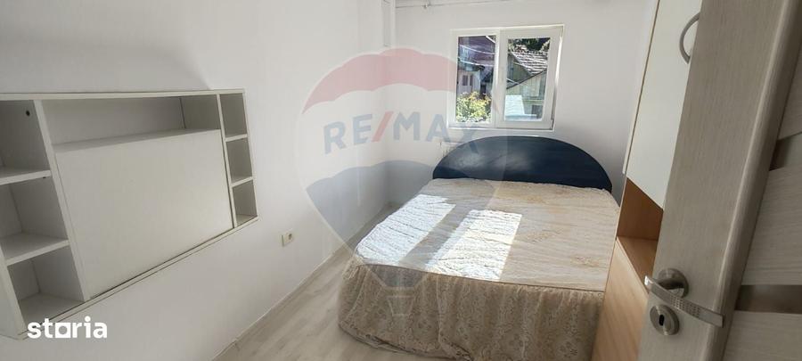 Casă cu 4 camere cu Teren 150 Mp în Schei