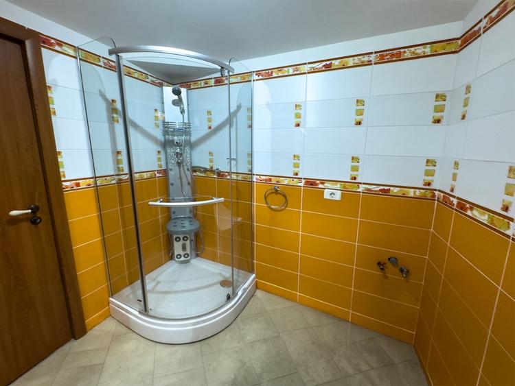 Casă individuală cu 4 camere cu Canalizare în Cotroceni
