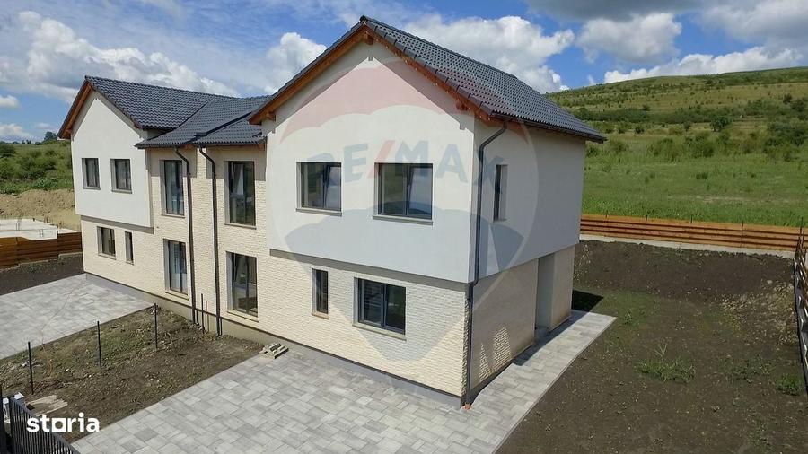 Casă cu 4 camere în Chinteni