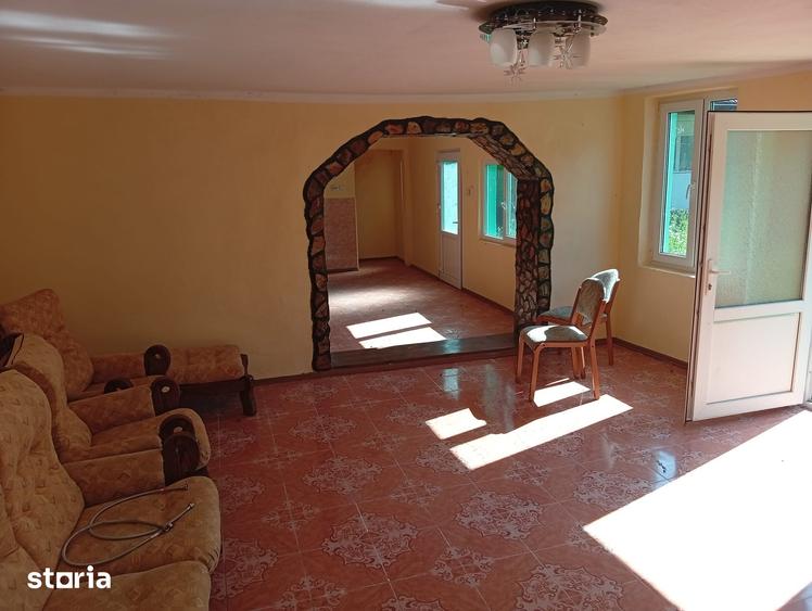 Casă cu 4 camere cu Teren 2877 Mp în Brazii
