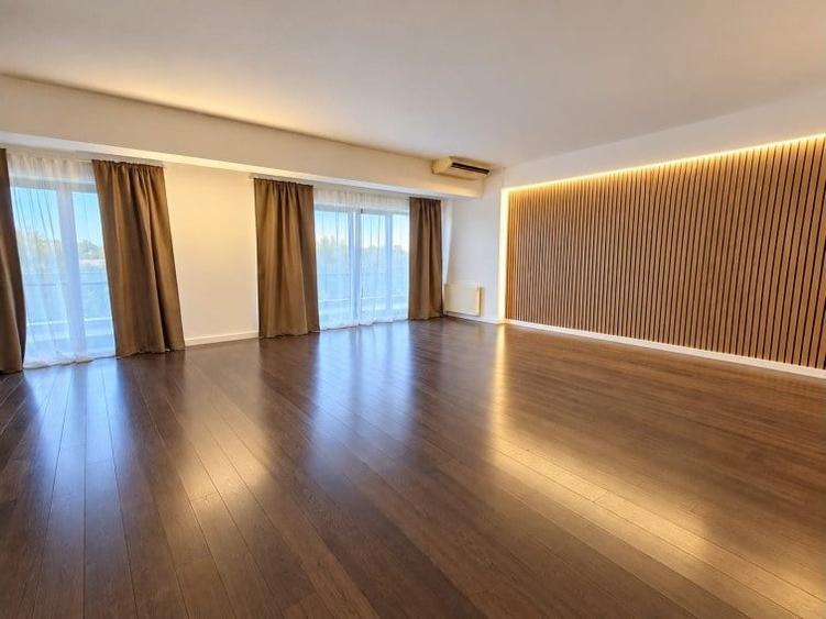 Apartament cu 4 camere în Nordului