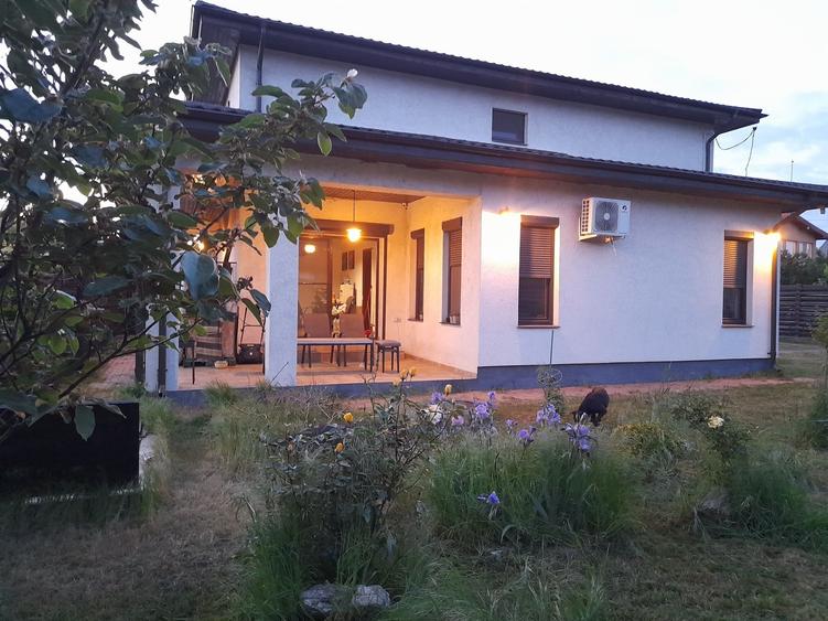 Casă cu 4 camere în Central