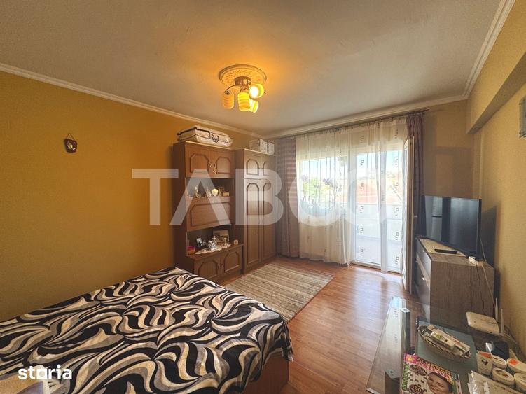 Apartament cu 4 camere decomandat în Central