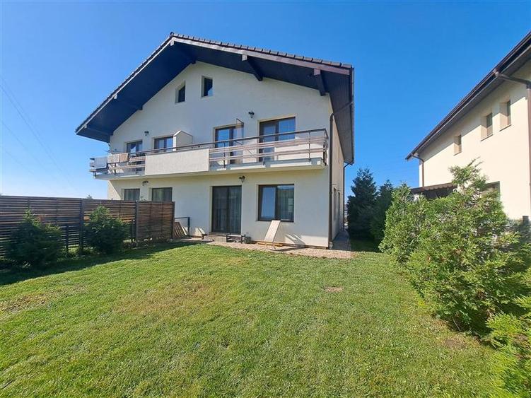 Duplex cu 6 camere cu Canalizare în Europa