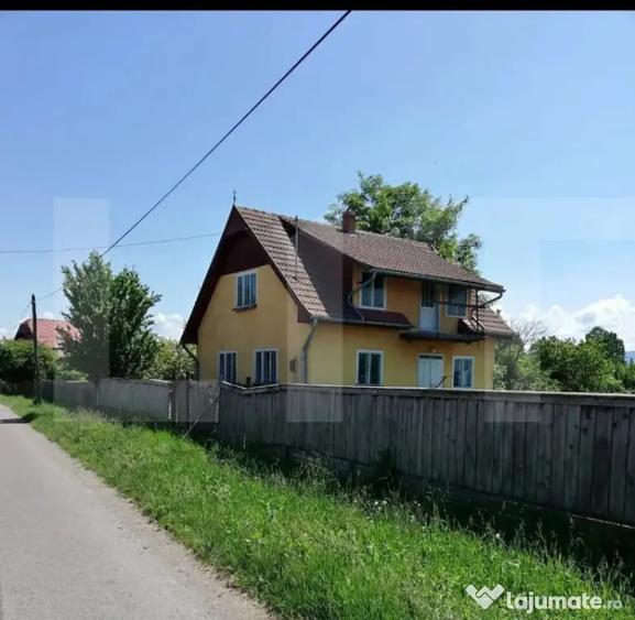 Casă cu 3 camere cu Teren 1856 Mp în Central