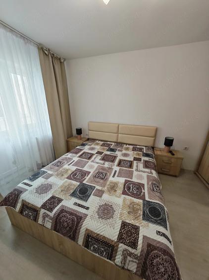 Apartament cu 3 camere semidecomandat în Tineretului