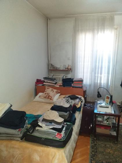 Apartament cu 3 camere semidecomandat în Floreasca