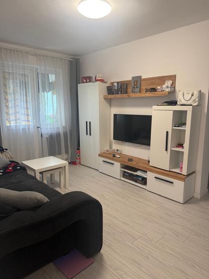 Apartament cu 2 camere semidecomandat în Militari