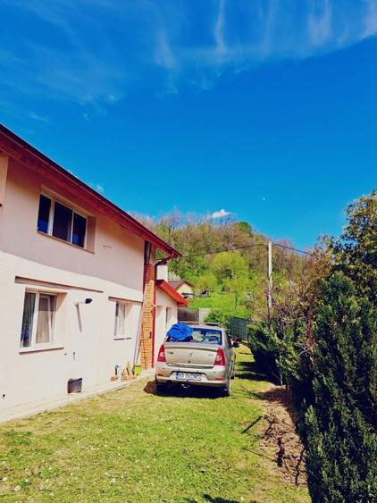 Casă cu 4 camere în Mihăești